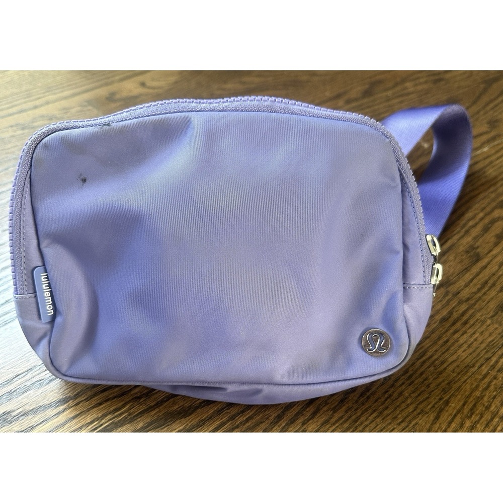 Lululemon Everywhere Belt Bag 2L Large Unisex Lavender Purple Nylon Silver Zip